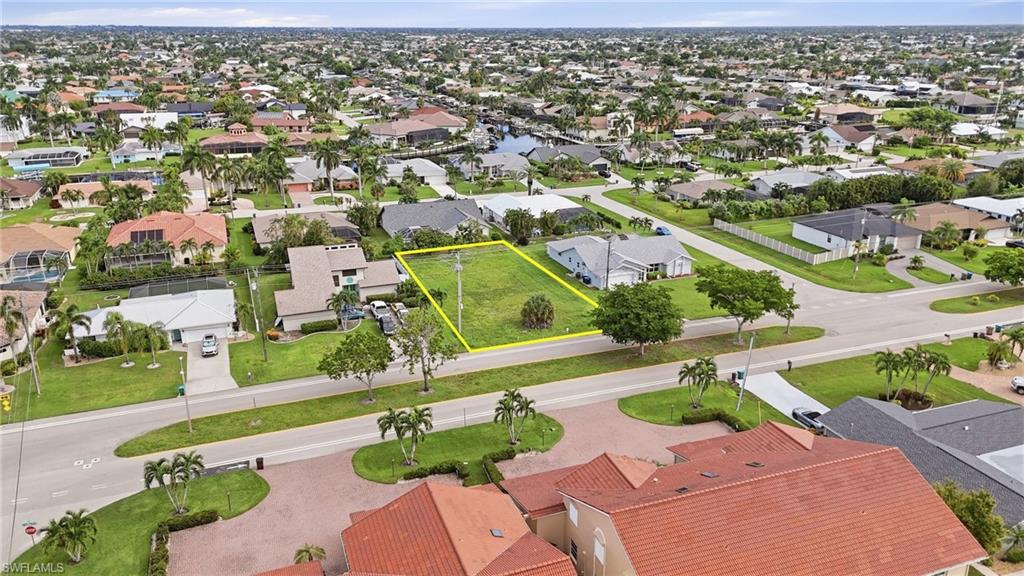 CAPE CORAL - Land