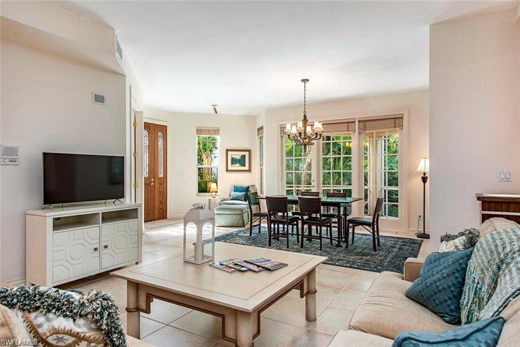 Light, bright, fully furnished fist floor carriage home with one car garage, Walking distance to the beach, shops and restaurants in Park Shore. King bed in luxurious master suite, twins in guest room. A quiet office or reading room off the great room. Heated pool and workout in clubhouse. A marvelous place to rent and make new friends, in the center of everything Naples has to offer. 
RENT FOR 4 MONTHS STAY FOR 6 MONTHS!