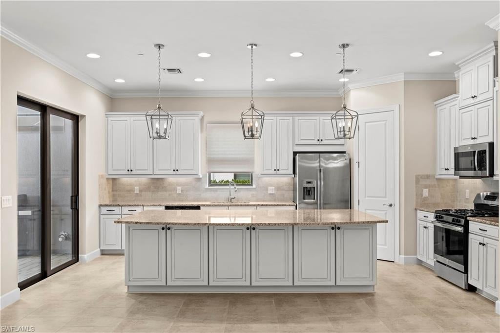 PEBBLE POINTE - Residential