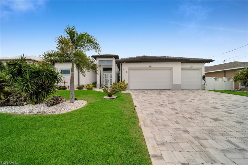 Modern Waterfront Living with Exceptional Gulf Access!

Built in 2022, this beautiful home features 3 bedrooms, 3 bathrooms, and a spacious 3-car garage with a durable epoxy-finished floor. Designed with an open-concept layout and abundant natural light, the home offers a bright, airy, and inviting atmosphere throughout.

Enjoy the convenience of an outdoor shower, a hot tub conveniently located next to the pool, and integrated Alexa smart-home technology. The home also features impressive 10- to 14-foot ceilings and specially designed lighting that enhances its modern architectural appeal.

Boating enthusiasts will appreciate the short distance to open water, with access through just one bridge via Matlacha Pass. This property combines contemporary comfort, thoughtful features, and an outstanding location for enjoying the Southwest Florida waterfront lifestyle.  City Water & Sewer: The property is connected to city water and sewer, with a very low remaining assessment balance of less than $7,500.
----------------------------------------------------------------------------------------------------------------------------
Vida moderna junto al agua con excelente acceso al Golfo!

Construida en 2022, esta hermosa propiedad cuenta con 3 habitaciones, 3 baños y un amplio garaje para 3 vehículos con piso de acabado epóxico, que aporta durabilidad y una apariencia moderna. Su diseño de concepto abierto y la abundante luz natural crean espacios luminosos, amplios y acogedores.

Disfrute de una ducha exterior, un jacuzzi ubicado junto a la piscina y tecnología inteligente integrada con Alexa para mayor comodidad. La propiedad también ofrece impresionantes techos de entre 10 y 14 pies de altura, complementados con un diseño de iluminación especialmente seleccionado que realza su atractivo arquitectónico contemporáneo.

Los amantes de la navegación apreciarán la corta distancia hasta las aguas abiertas, con acceso a través de un solo puente por Matlacha Pass. Esta propiedad combina comodidad moderna, detalles cuidadosamente diseñados y una excelente ubicación para disfrutar del estilo de vida frente al agua del suroeste de Florida.****Agua y alcantarillado de la ciudad: La propiedad cuenta con conexión al sistema municipal de agua y alcantarillado, con un saldo pendiente de evaluación municipal muy bajo, inferior a $7,500.