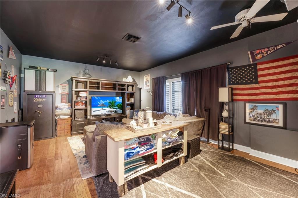 LOGAN WOODS - Residential