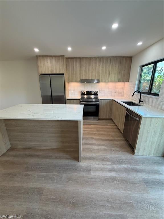 AVALON ESTATES - Residential Lease