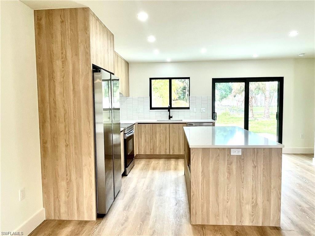 AVALON ESTATES - Residential Lease