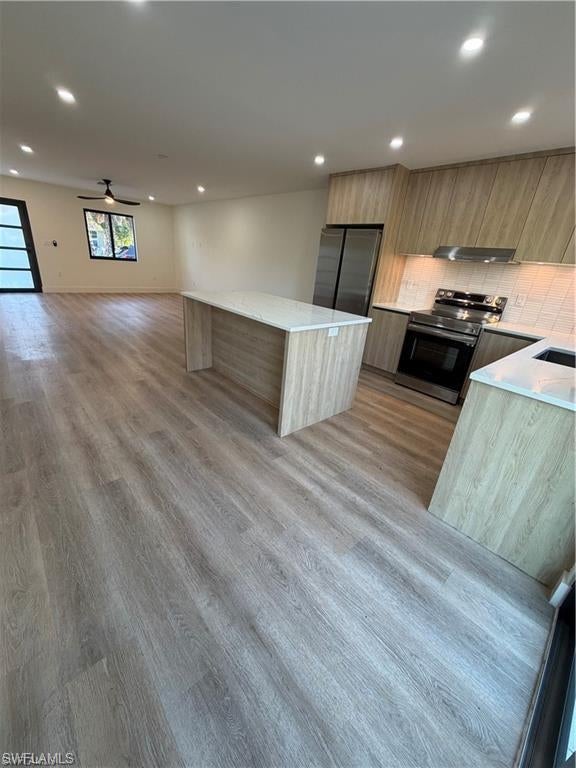 AVALON ESTATES - Residential Lease