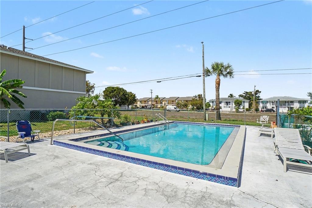 CAVENDISH SQUARE CONDO - Residential