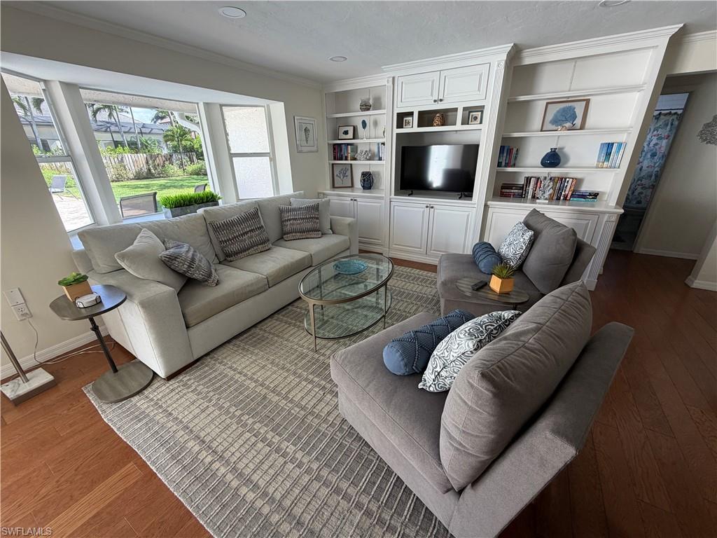 MOORINGS - Residential Lease