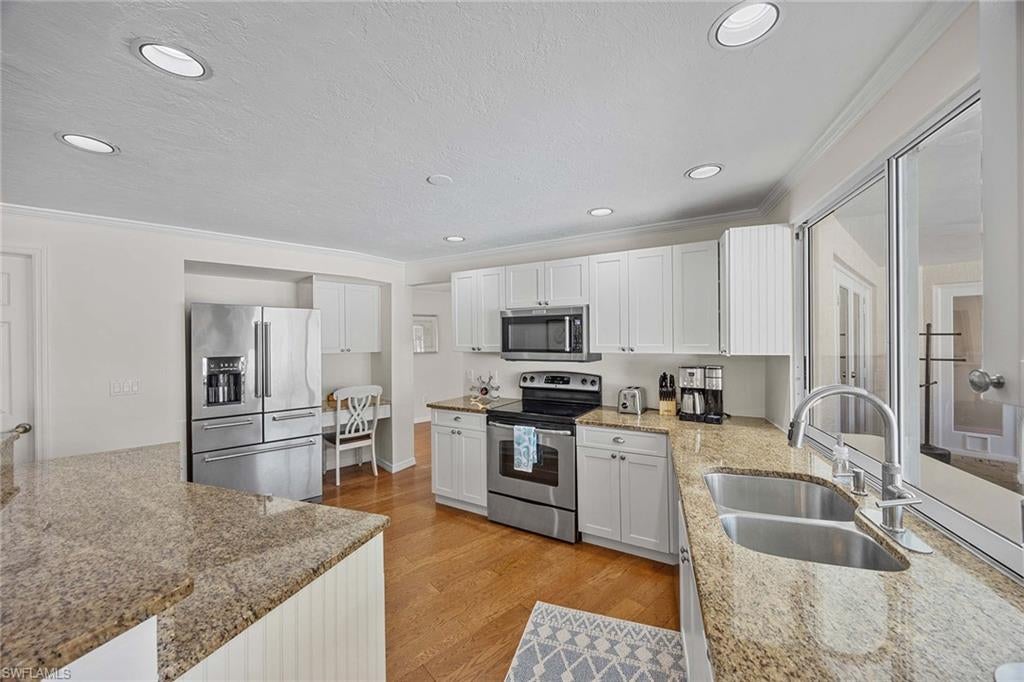 MOORINGS - Residential Lease