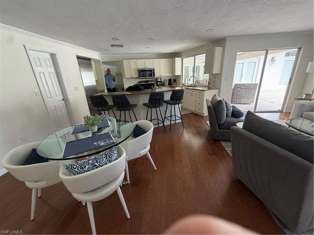 MOORINGS - Residential Lease