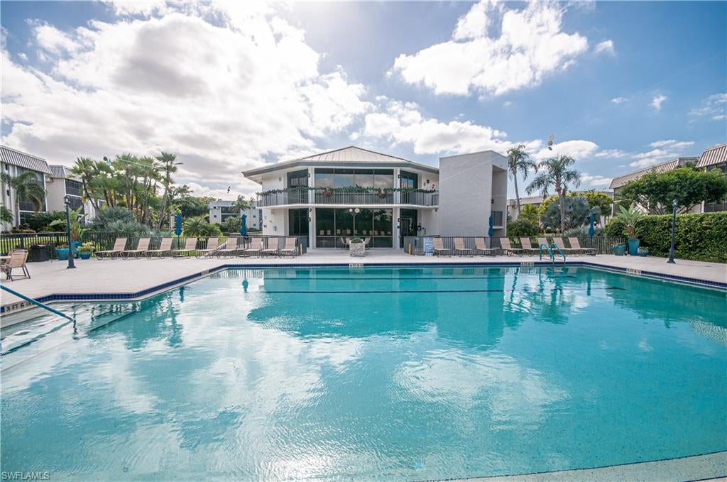 HIDDEN LAKE VILLAS - Residential