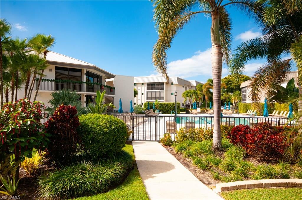 HIDDEN LAKE VILLAS - Residential