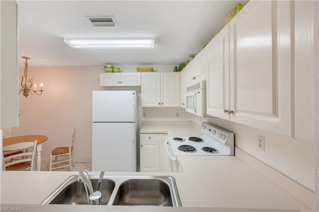 HUNTINGTON LAKES - Residential