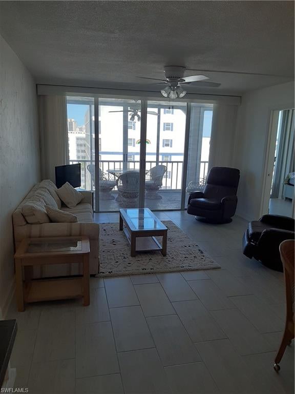 CRECIENTE CONDO NORTH - Residential