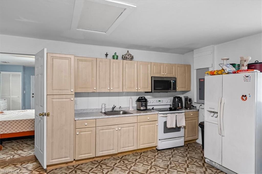 CAPE CORAL - Residential Income