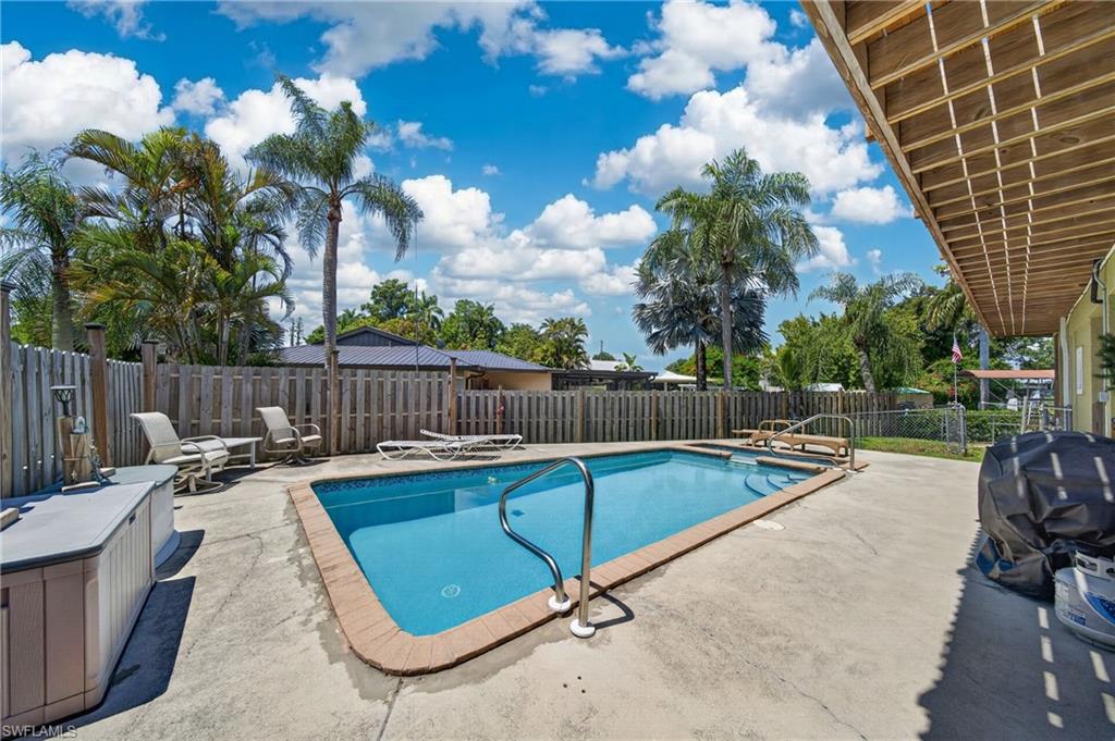 FORT MYERS SHORES - Residential