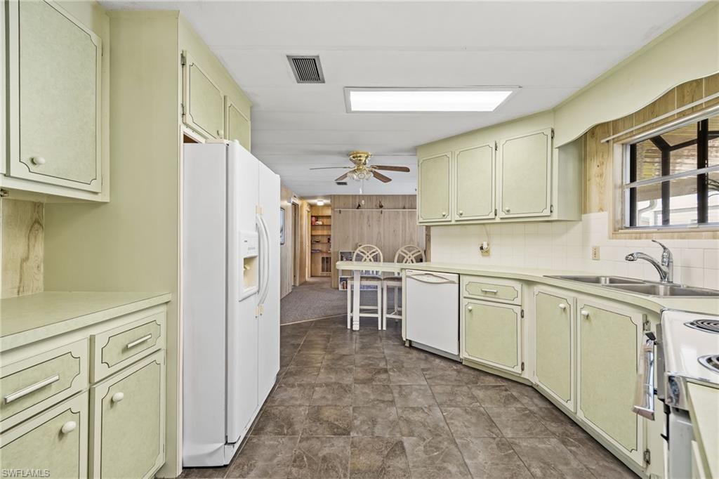 SIX LAKES COUNTRY CLUB - Residential