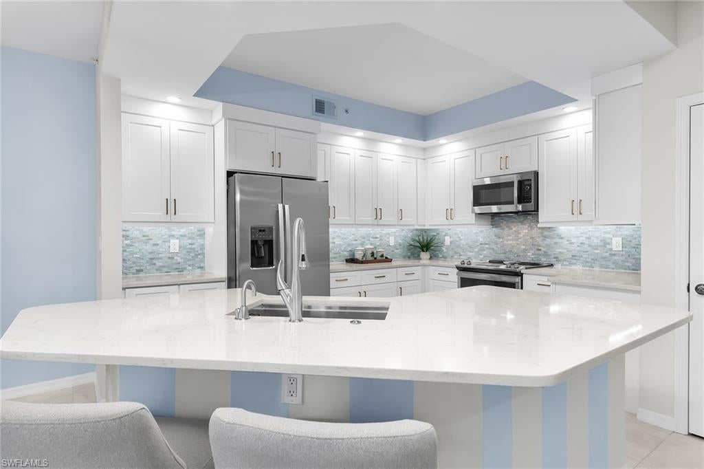 VINTAGE BAY - Residential