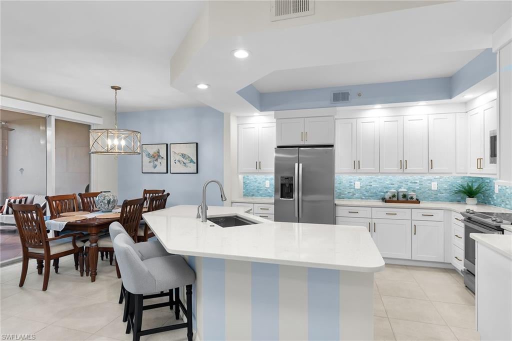 VINTAGE BAY - Residential