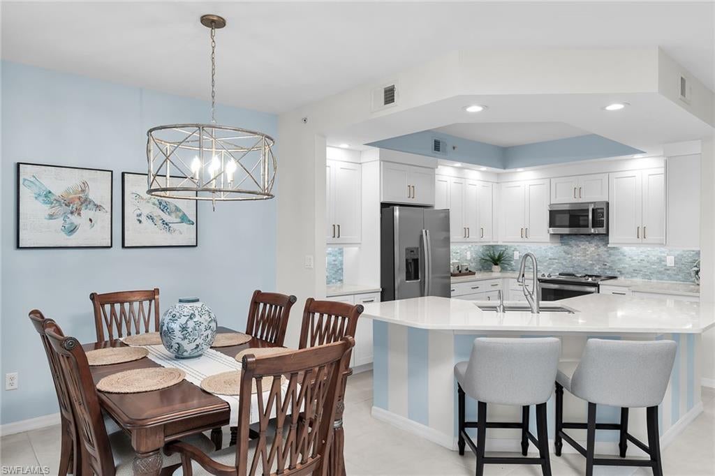 VINTAGE BAY - Residential