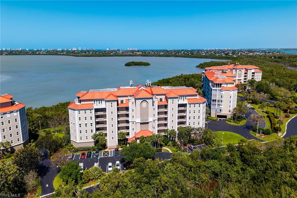 VINTAGE BAY - Residential