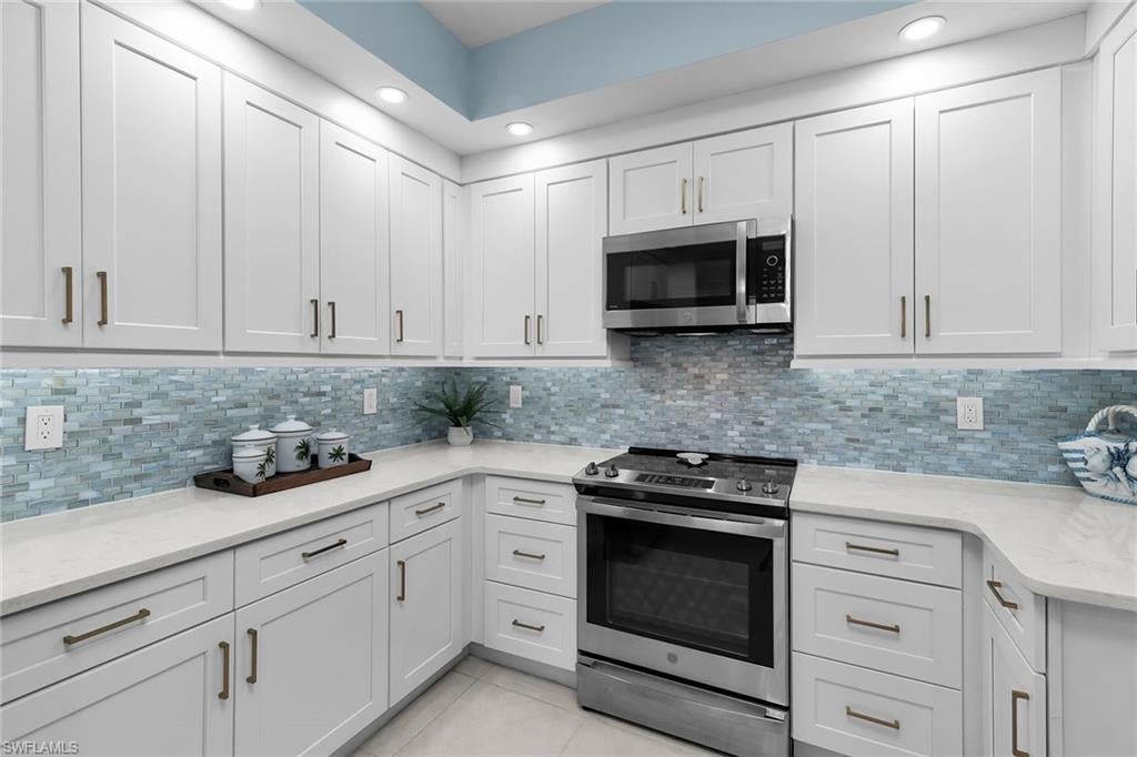VINTAGE BAY - Residential