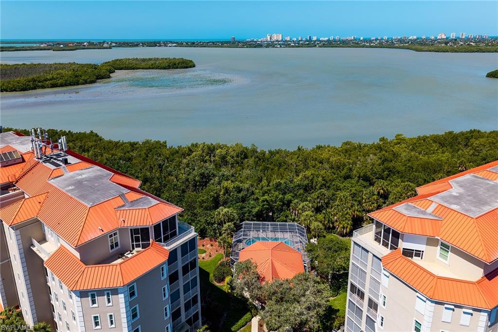 VINTAGE BAY - Residential