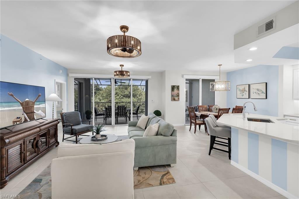 VINTAGE BAY - Residential