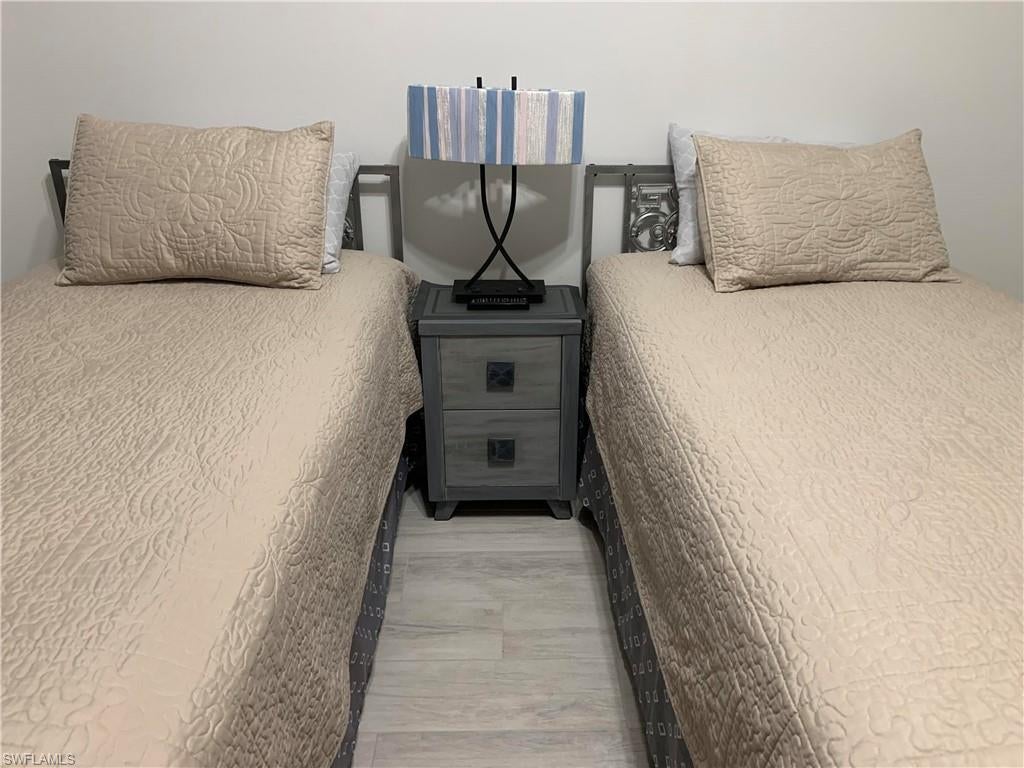 NAPLES PARK - Residential