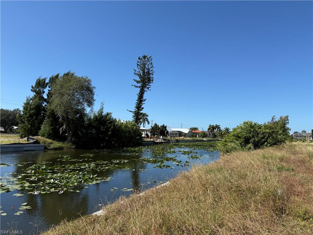 CAPE CORAL - Land