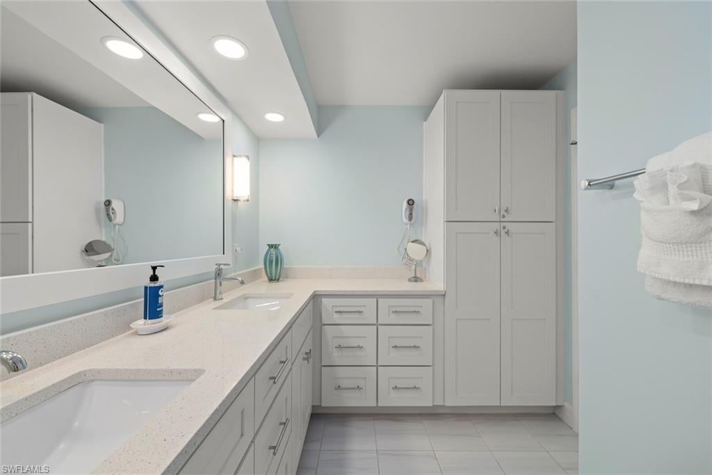 SANIBEL MOORINGS CONDO - Residential