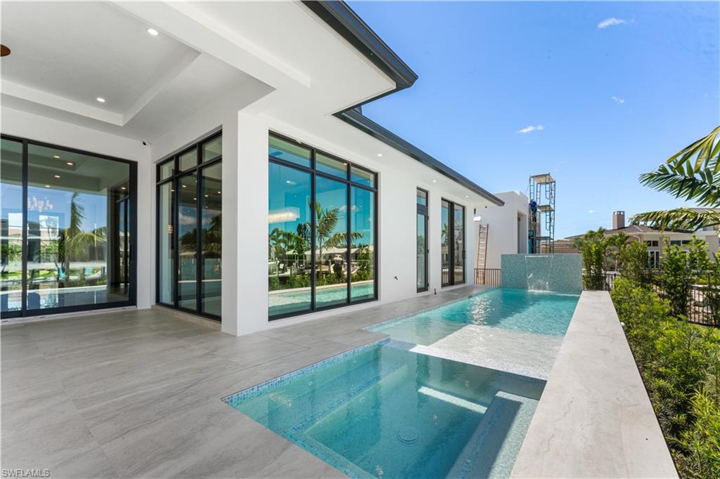 MARCO BEACH - Residential