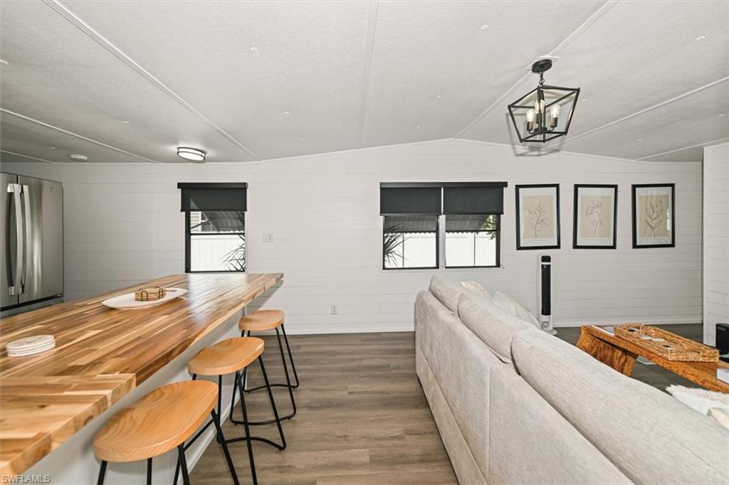 IONA GARDENS - Residential