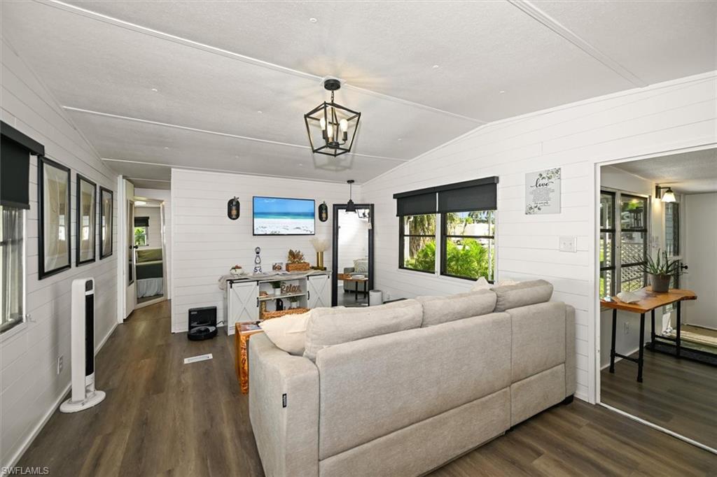 IONA GARDENS - Residential