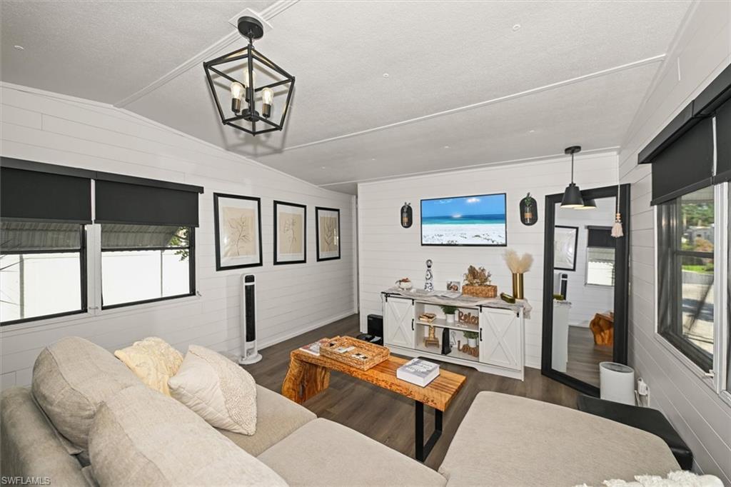 IONA GARDENS - Residential