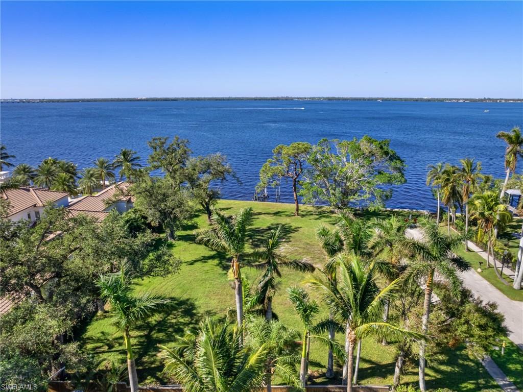 PALM GARDENS - Land