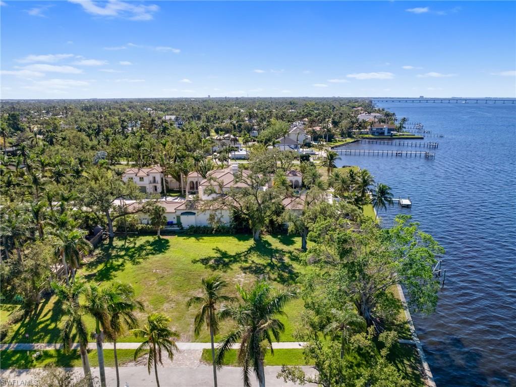 PALM GARDENS - Land