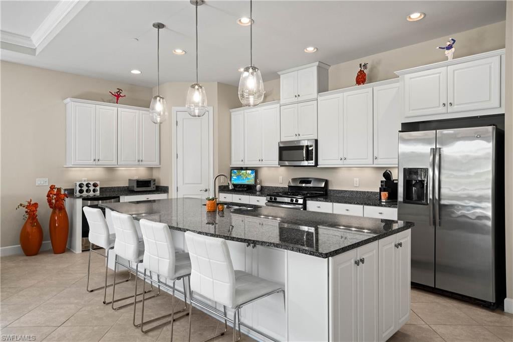 PEBBLE POINTE - Residential