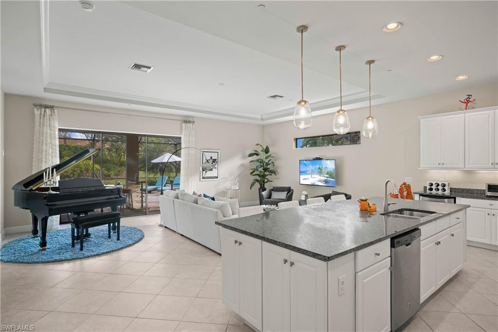 PEBBLE POINTE - Residential
