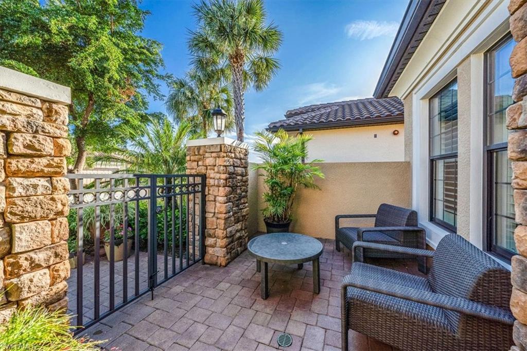 PEBBLE POINTE - Residential