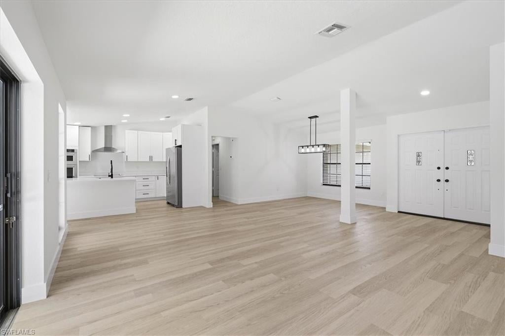 COUNTRY OAKS - Residential