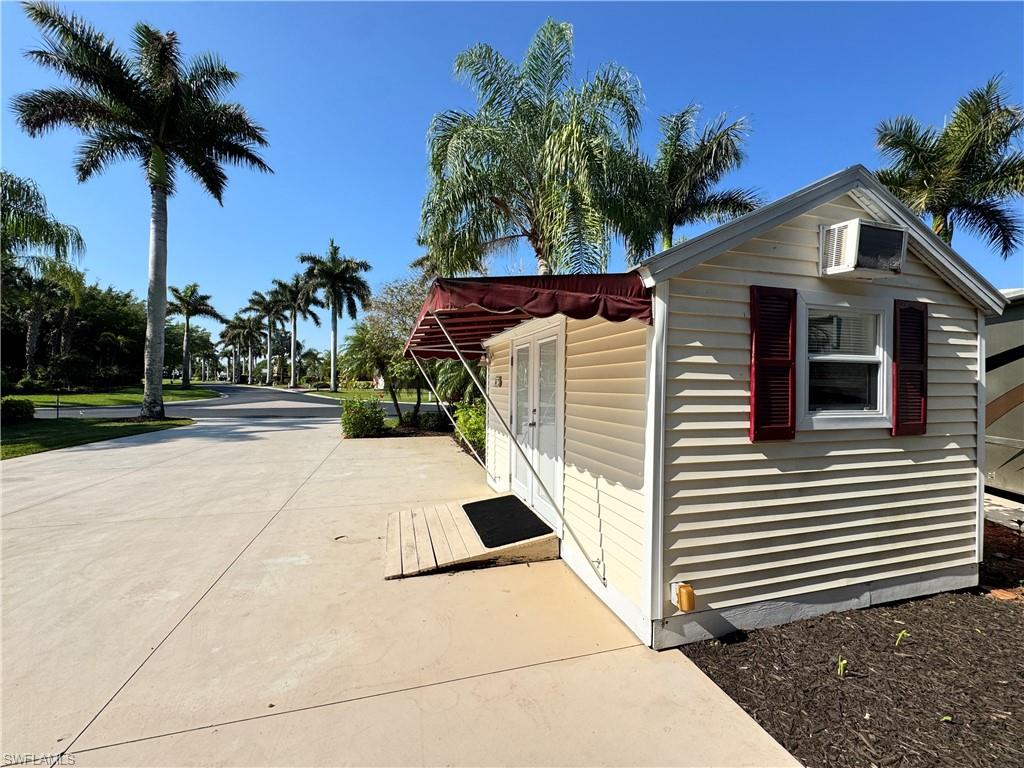 RIVERBEND MOTORCOACH RESORT - Land