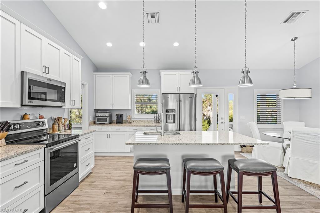 BELLE MEADE - Residential