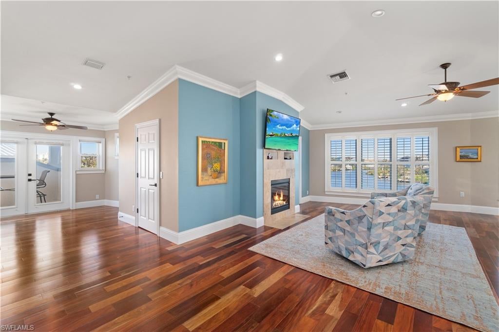 BAREFOOT BEACH - Residential