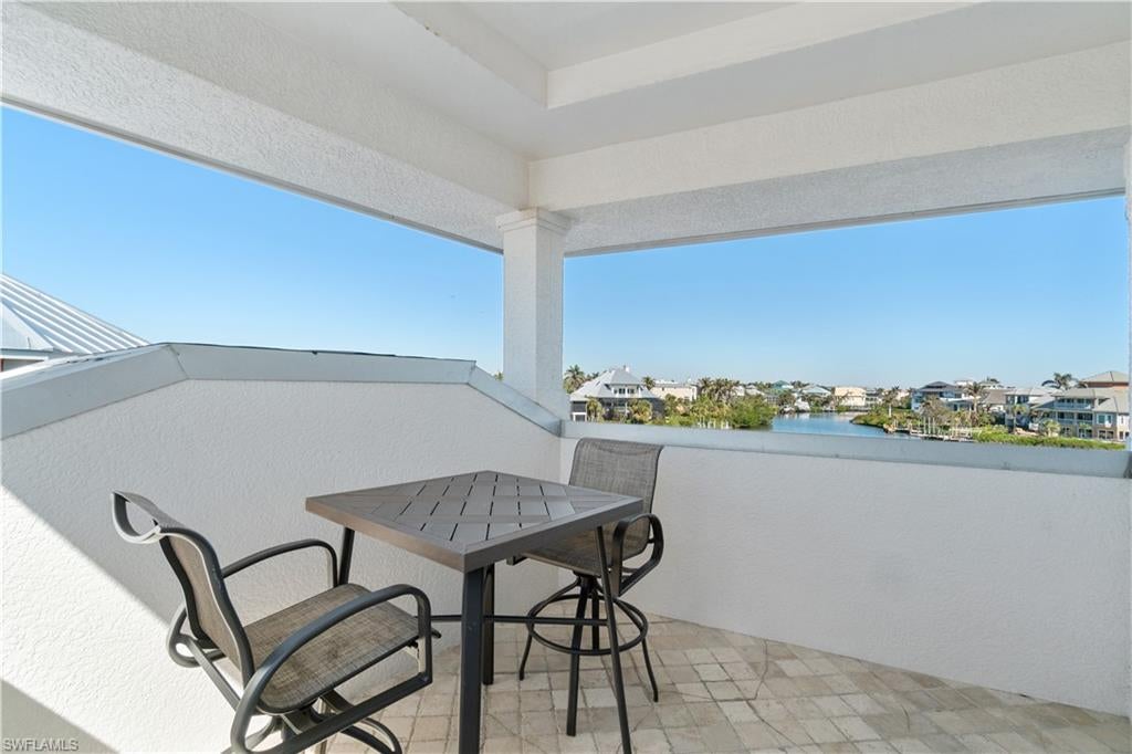 BAREFOOT BEACH - Residential