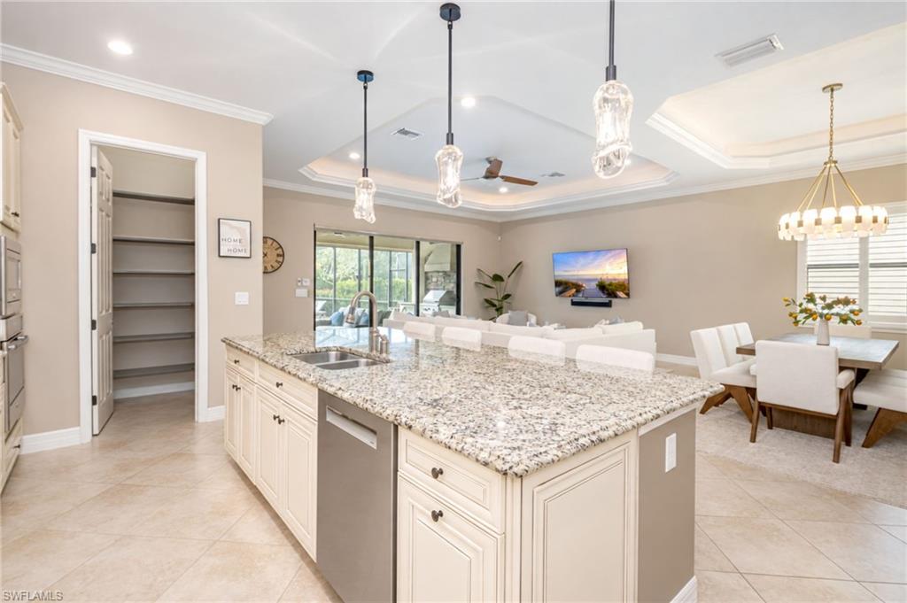 TWIN EAGLES - Residential