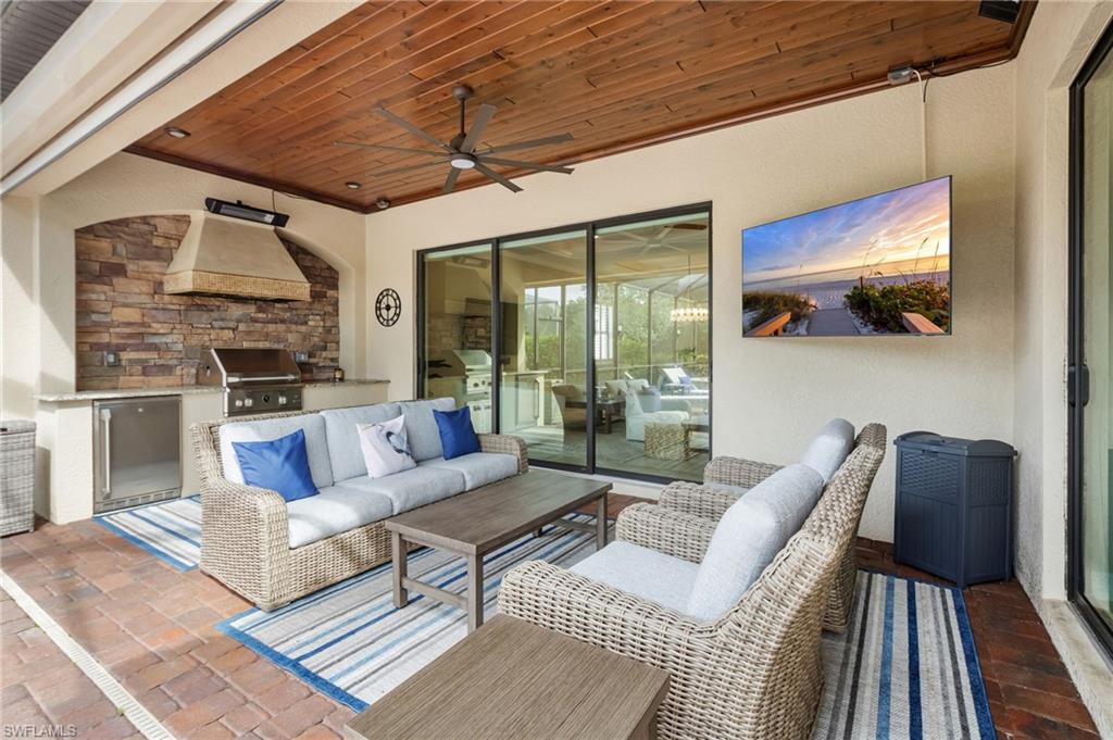 TWIN EAGLES - Residential