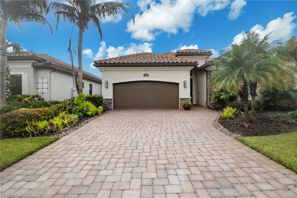 TWIN EAGLES - Residential