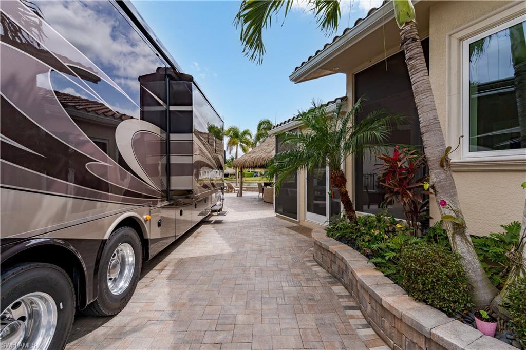 NAPLES MOTORCOACH RESORT - Land