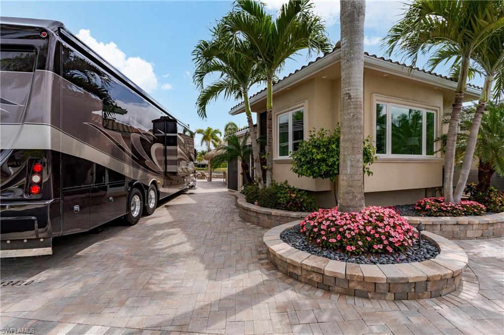 NAPLES MOTORCOACH RESORT - Land