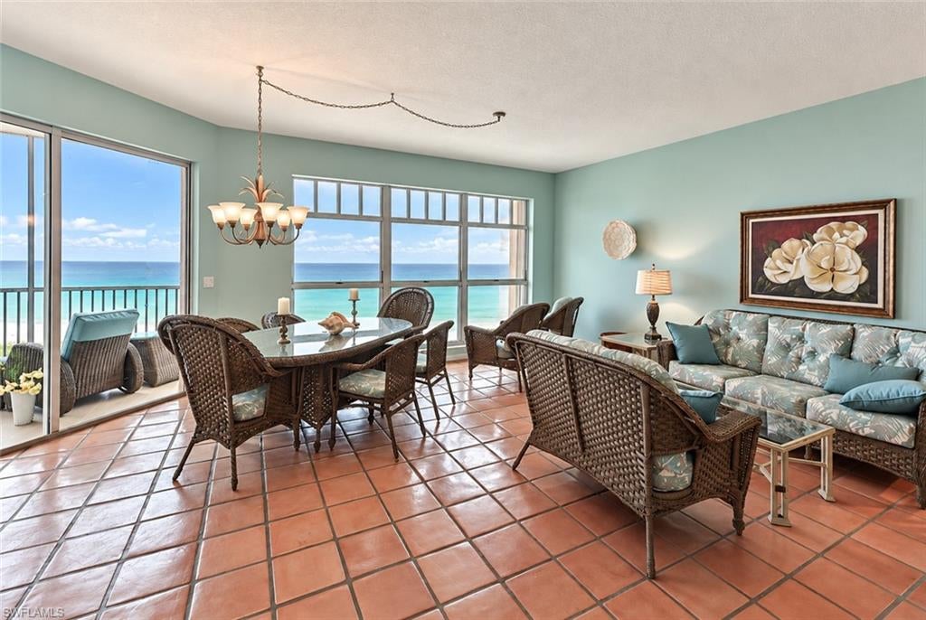 BAREFOOT BEACH CLUB - Residential