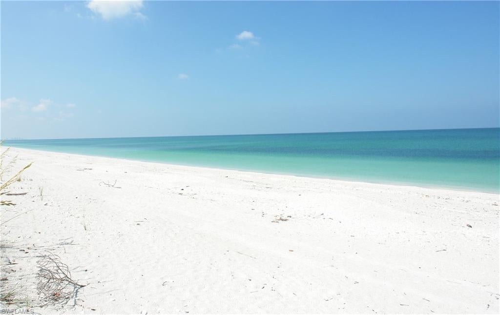 BAREFOOT BEACH CLUB - Residential